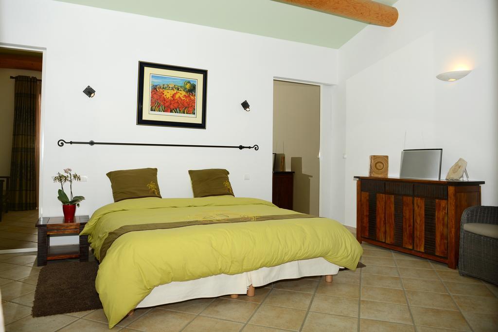 Bed and Breakfast Mas De Carabelle à La Roque-Alric Chambre photo