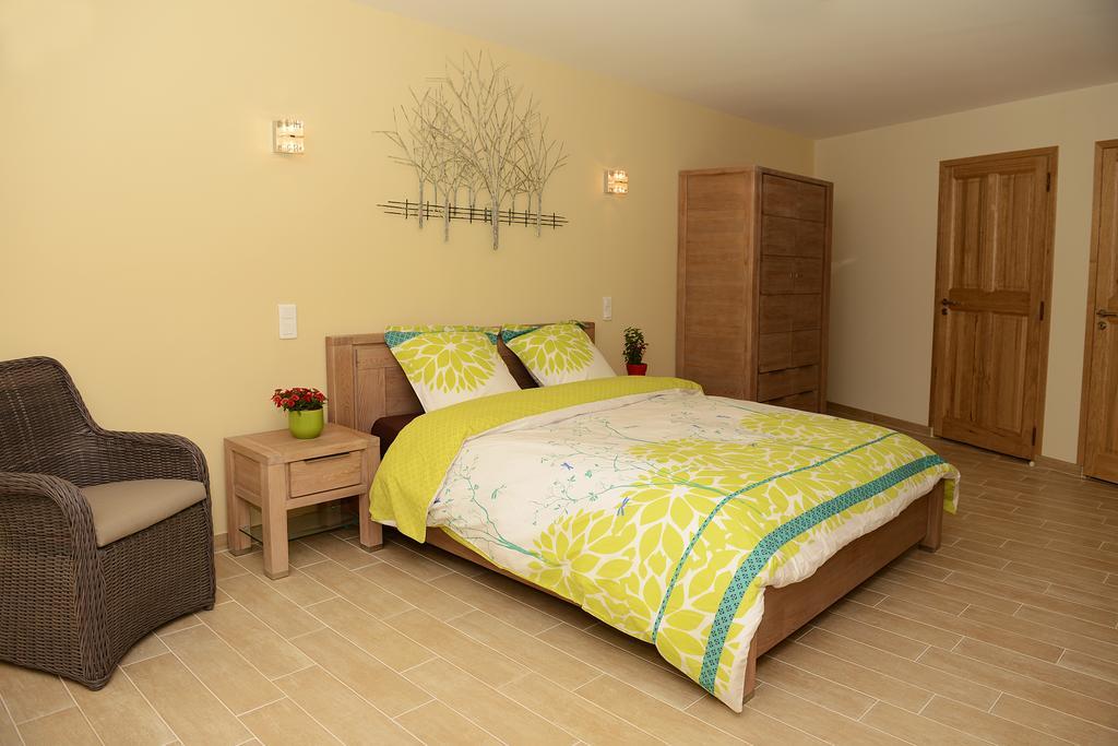 Bed and Breakfast Mas De Carabelle à La Roque-Alric Chambre photo