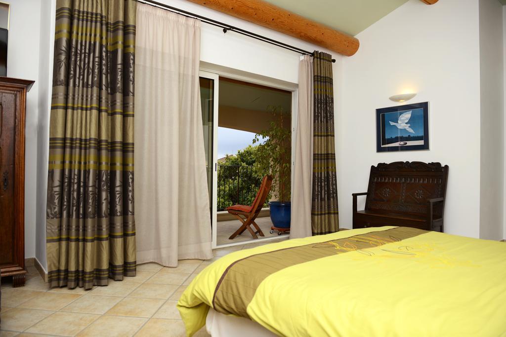 Bed and Breakfast Mas De Carabelle à La Roque-Alric Chambre photo