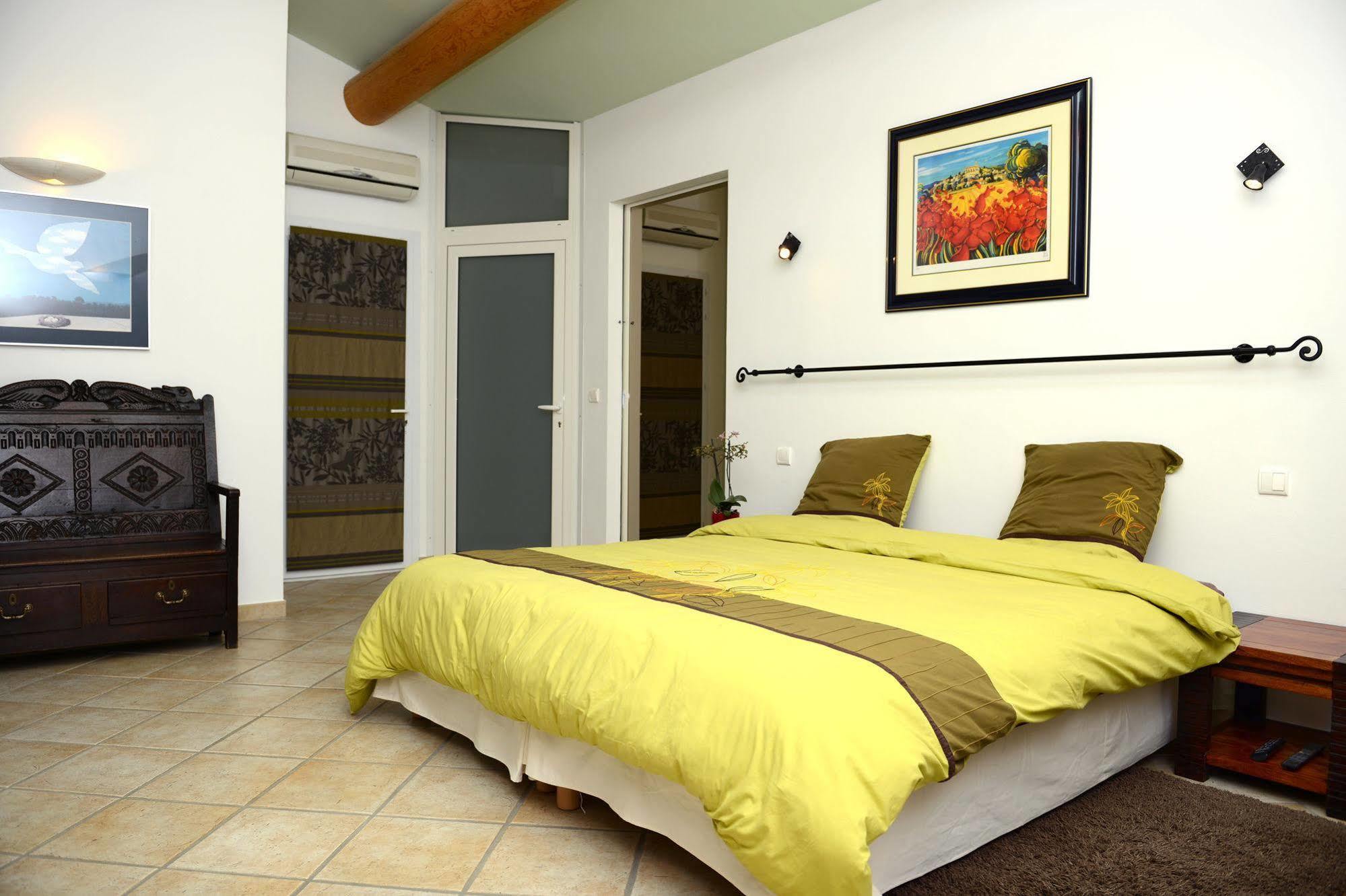 Bed and Breakfast Mas De Carabelle à La Roque-Alric Extérieur photo