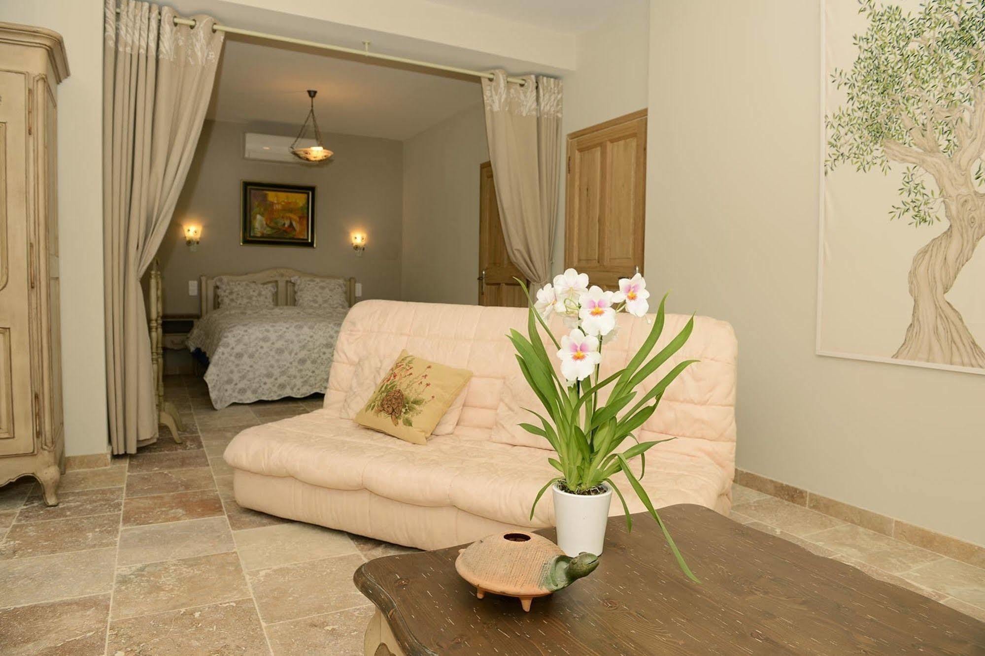 Bed and Breakfast Mas De Carabelle à La Roque-Alric Extérieur photo